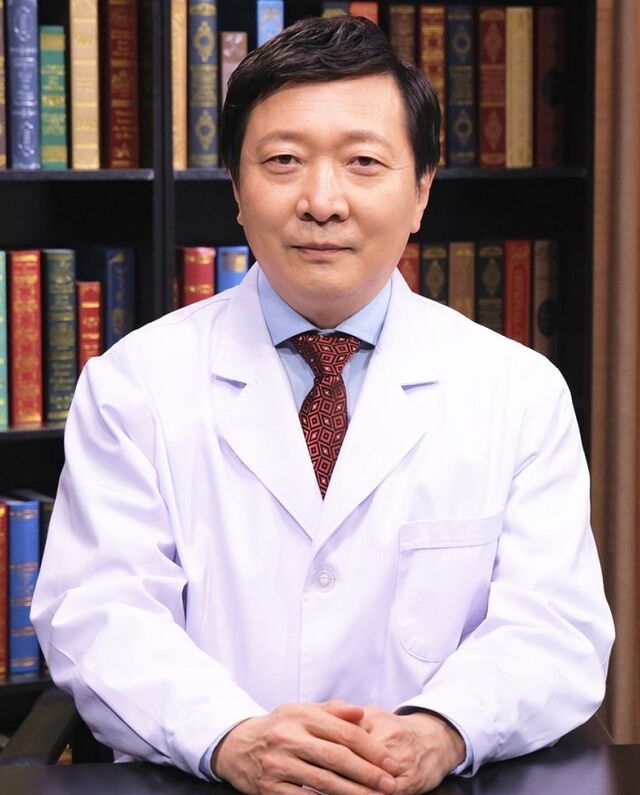 Doktor Gastroenterologist Bryan Babiera